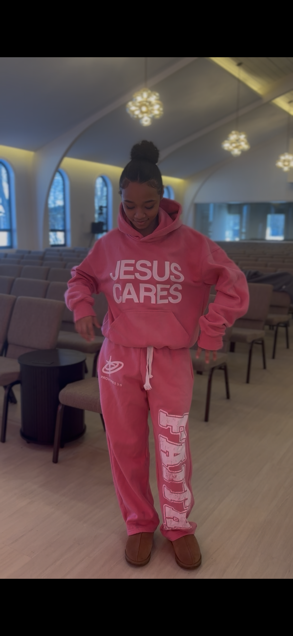 “JESUS SAVES!” HOODIE [PINK]