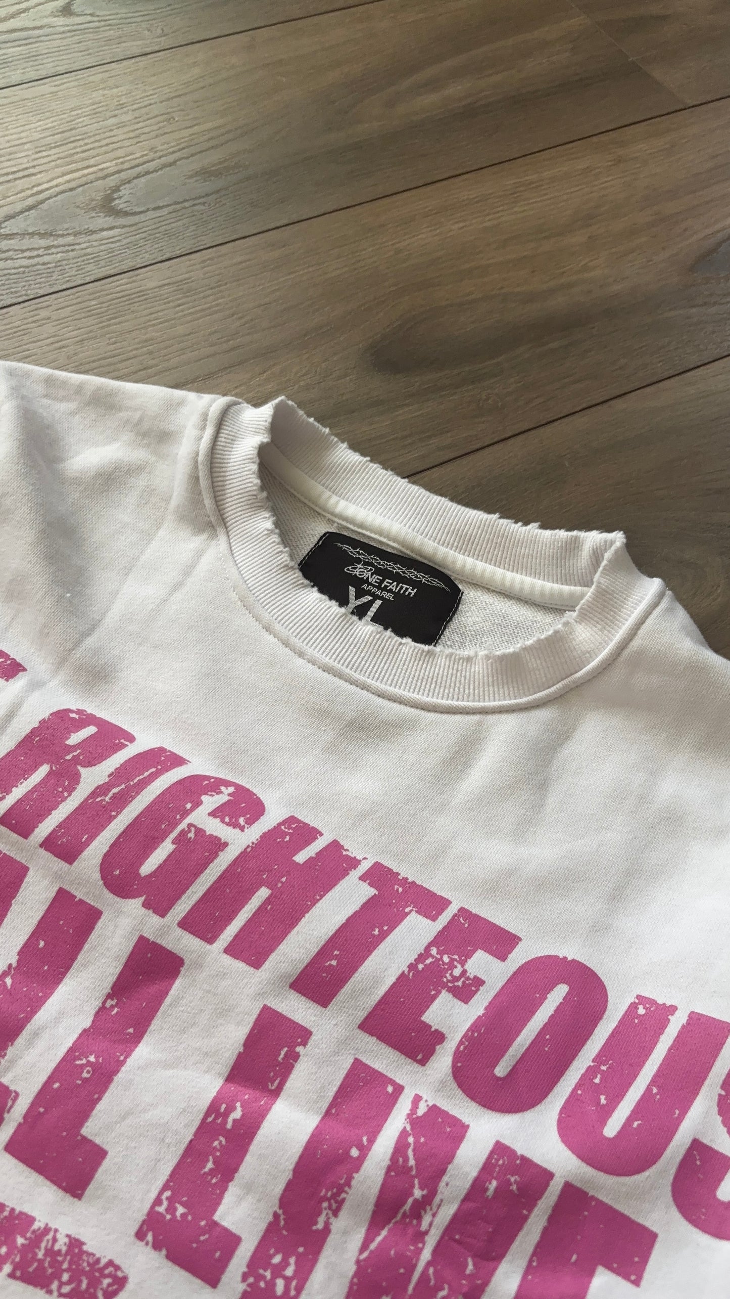 "RIGHTEOUS" CROPPED TEE [PINK]