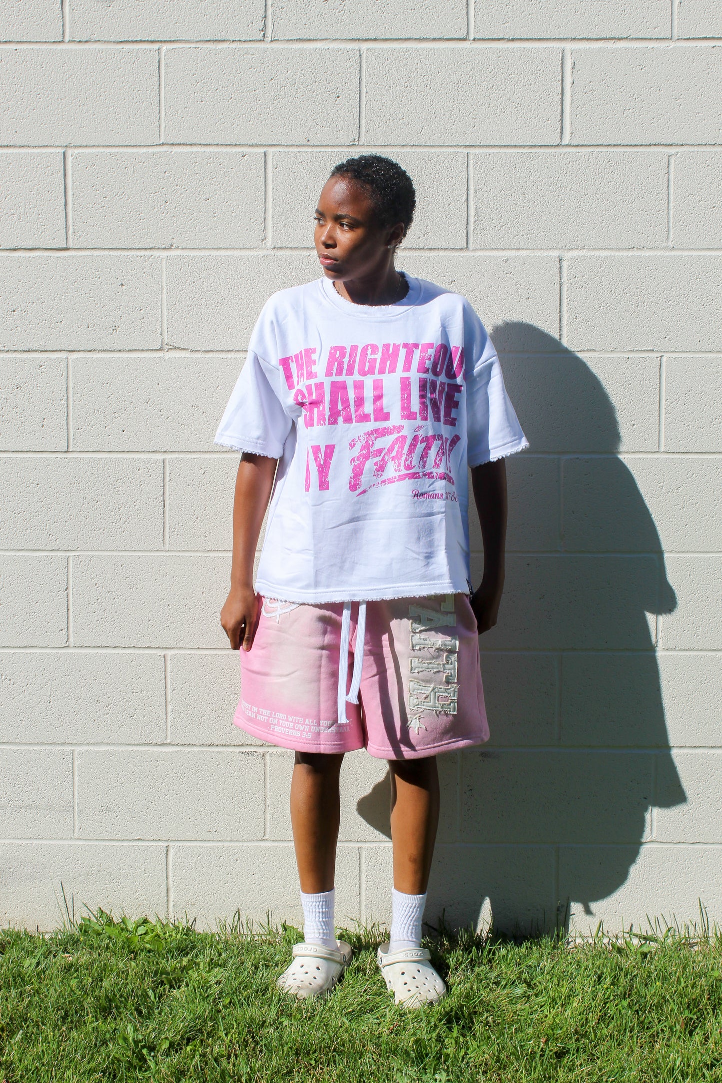 "RIGHTEOUS" CROPPED TEE [PINK]